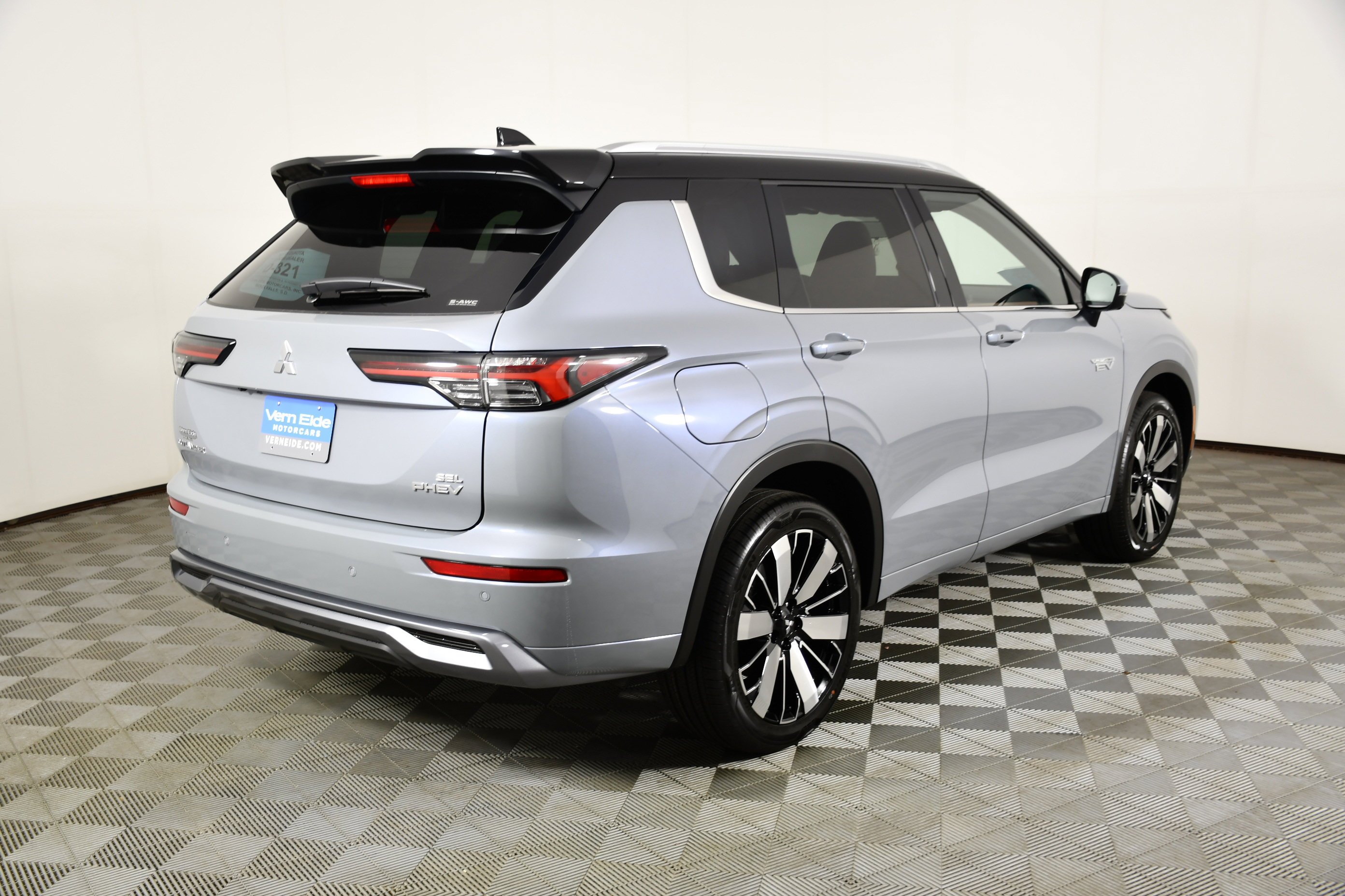 New 2026 Moonstone Mitsubishi SEL image 6