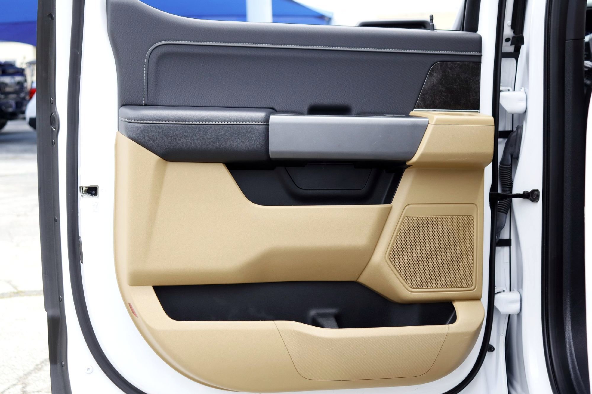 Certified Used 2023 Oxford White Ford XLT image 29