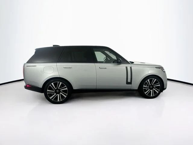 Used 2023 Silver Land Rover SE image 4