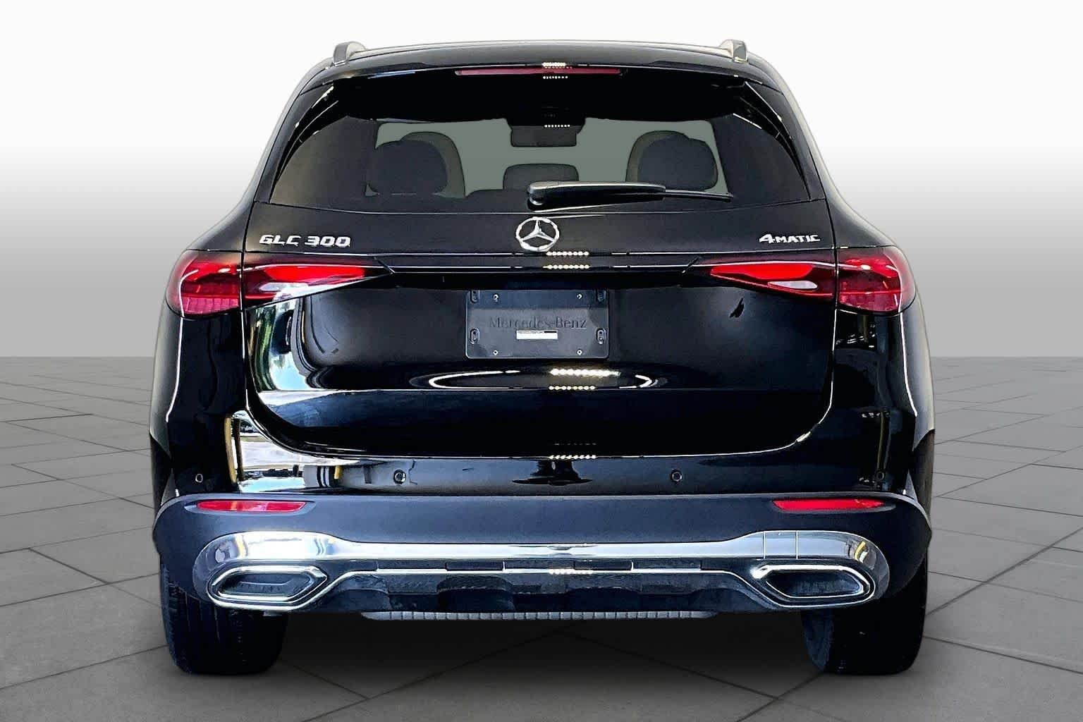 Used 2026 040/Black Mercedes-Benz GLC 300 image 4