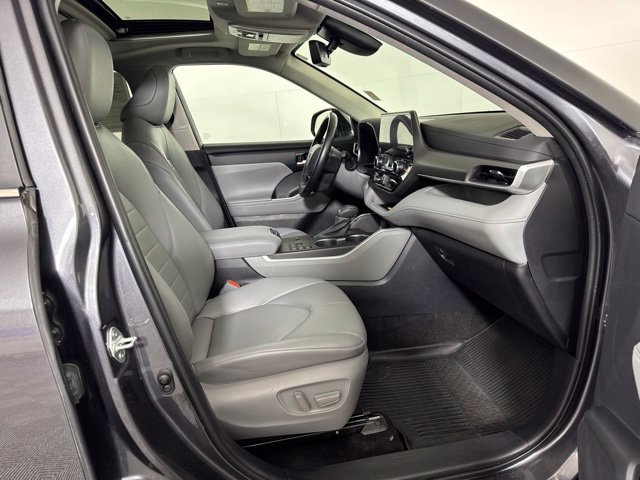 Used 2023 Gray Toyota XLE image 4