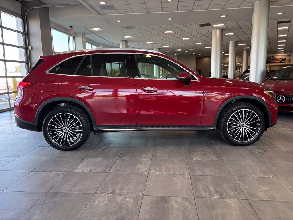New 2027 MANUFAKTUR Patagonia Red Metallic Mercedes-Benz GLC 300 image 36