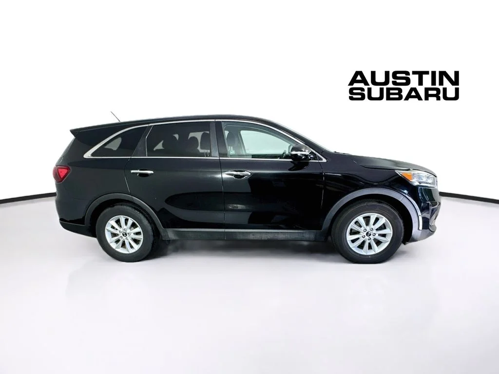 Used 2019 Black Kia L image 8