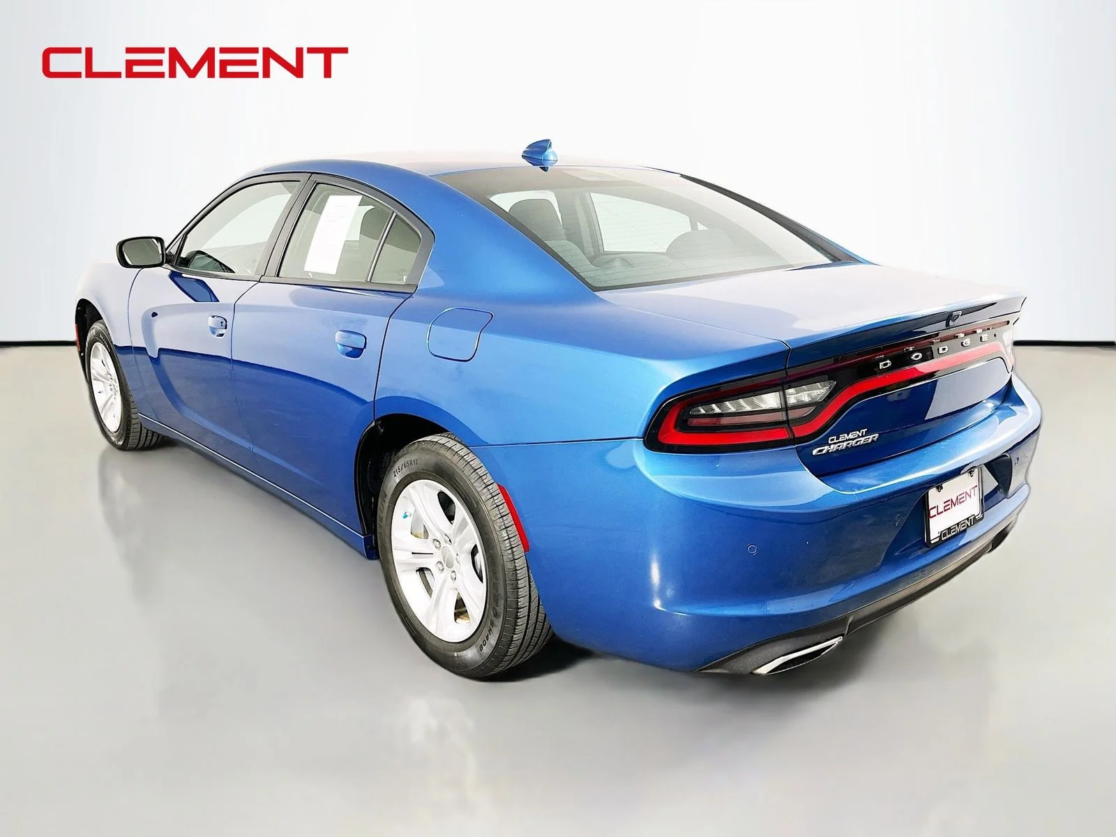 Used 2023 Blue Dodge SXT image 9