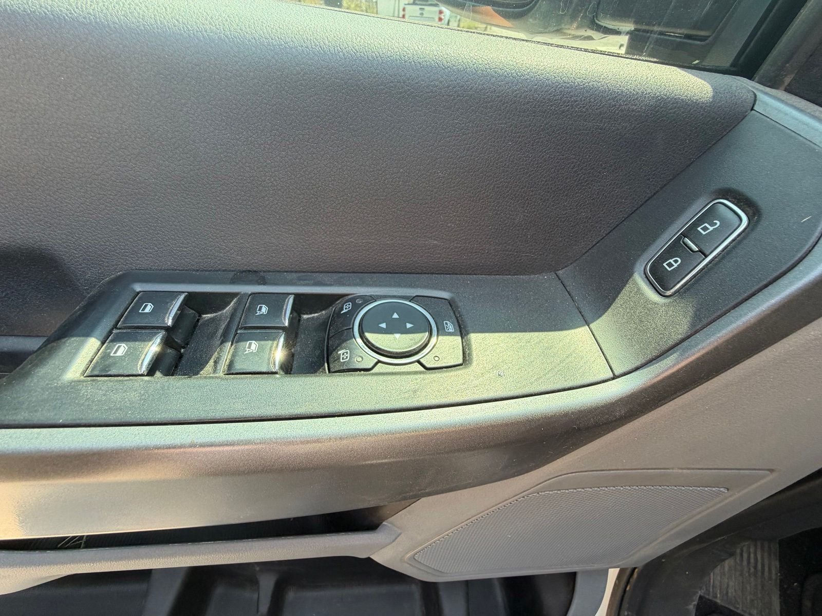 Used 2025 Oxford White Ford XLT image 8