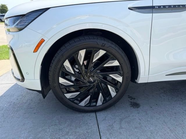 Used 2024 White Lincoln Black Label image 4