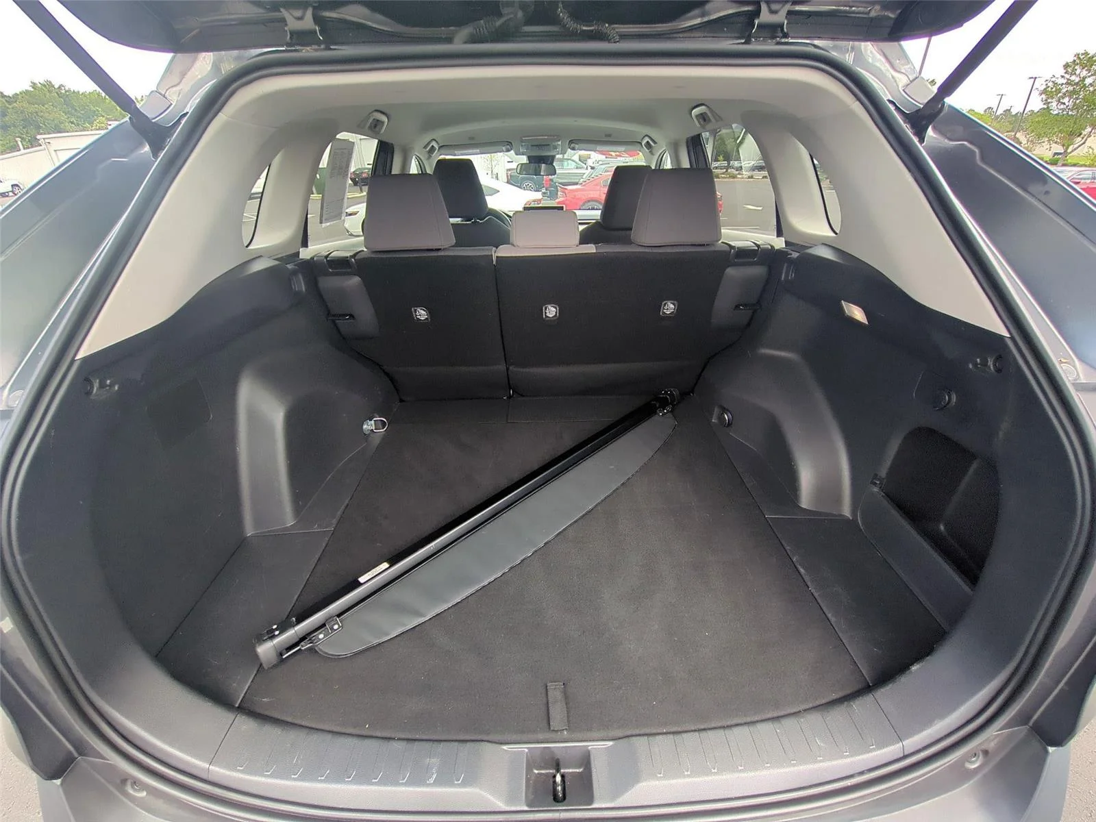 2024 Toyota RAV4 XLE - Photo 45
