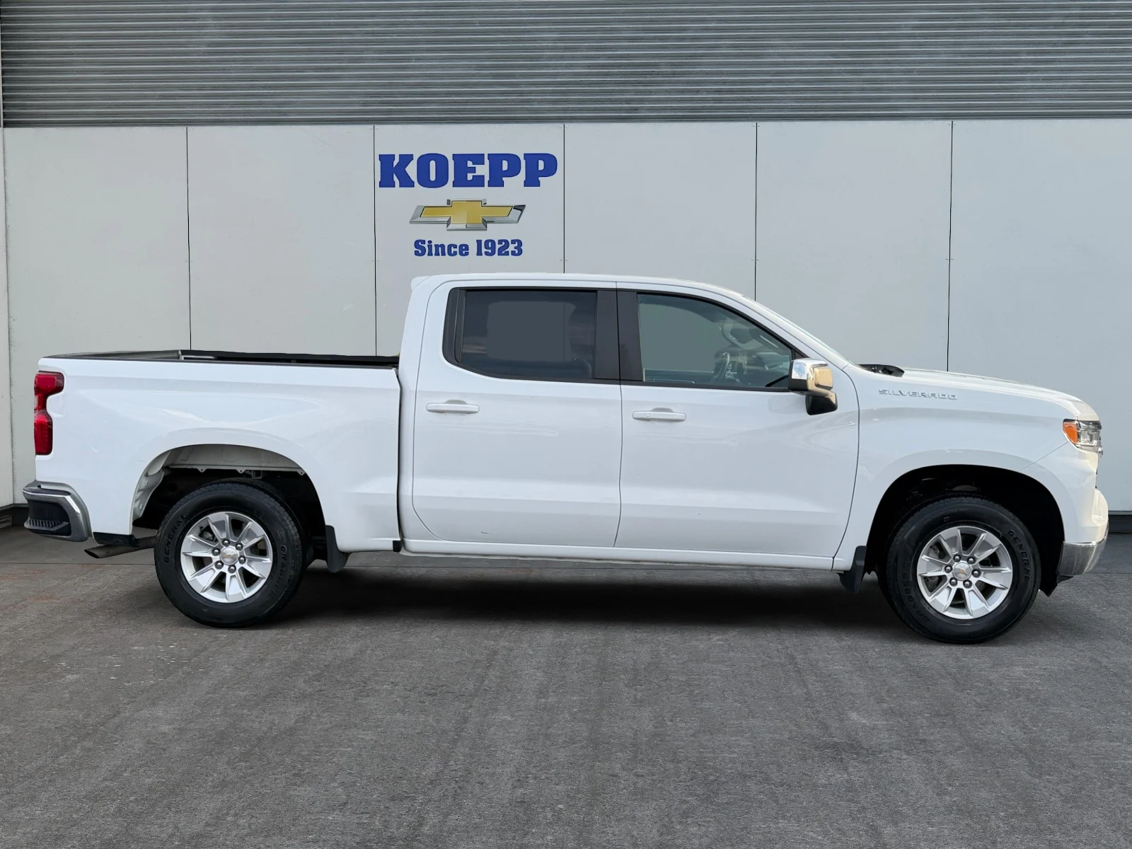 Used 2025 Summit White Chevrolet LT image 6