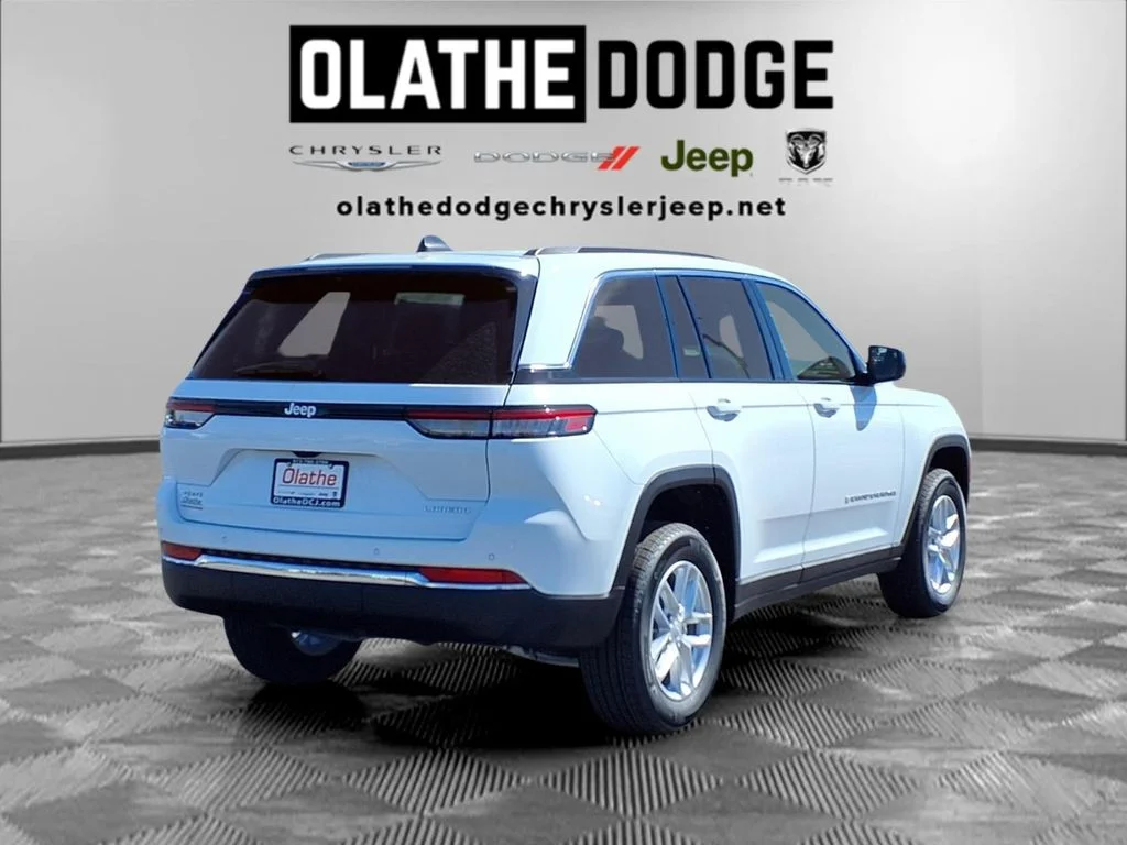 New 2026 Bright White Clear-Coat Exterior Paint Jeep Laredo X image 29