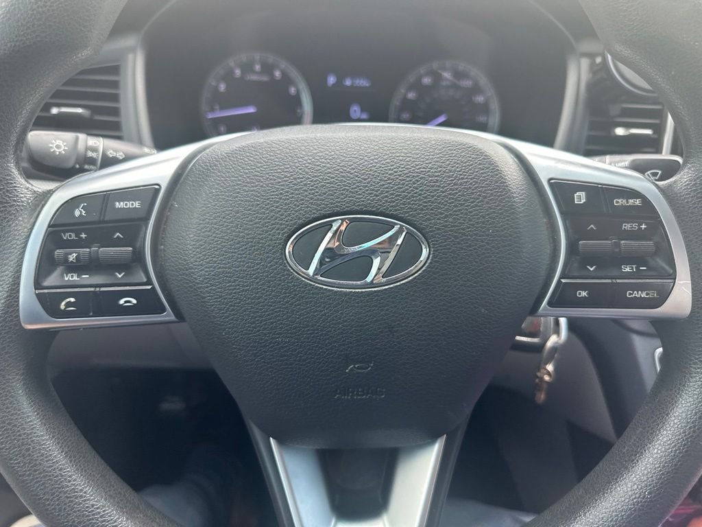 Used 2019 Red Hyundai SE image 9