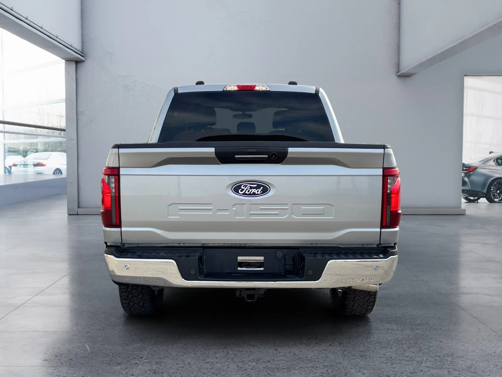 Used 2024 Silver Ford XLT * Available Until Exported to USA * image 4