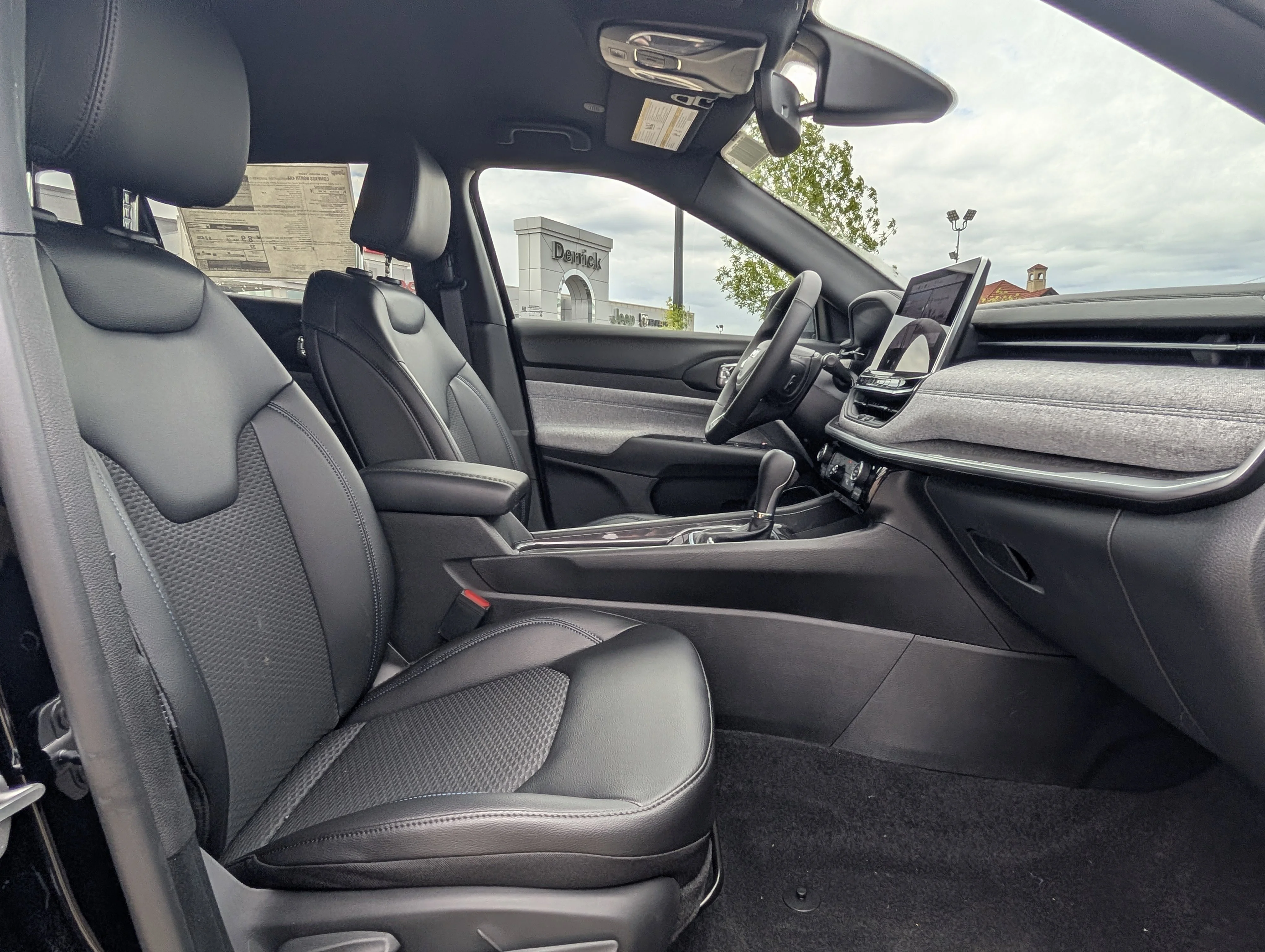 New 2026 Diamond Black Crystal Pearl Jeep North image 22