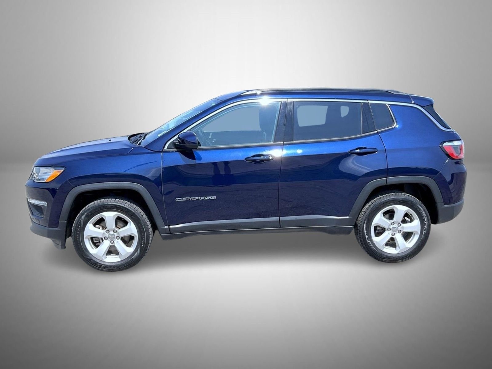 Used 2019 Blue Jeep Latitude image 8
