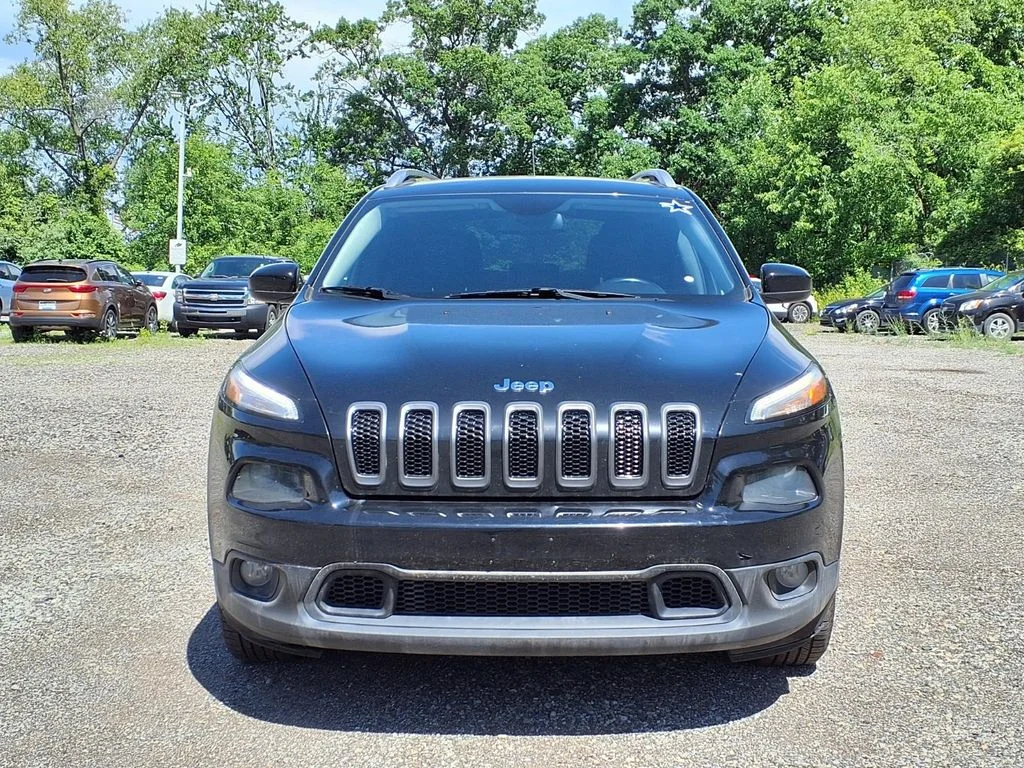 Used 2018 Black Jeep Latitude image 2