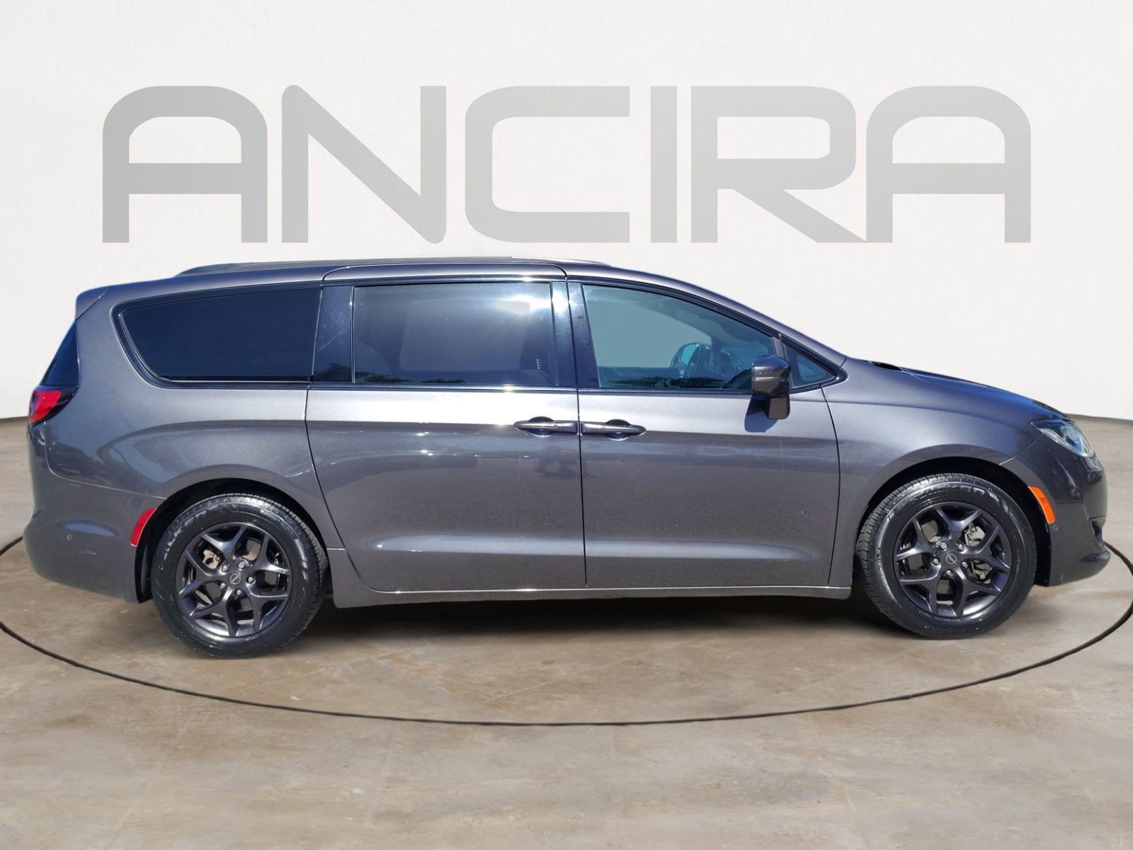 Used 2019 Granite Crystal Metallic Clearcoat Chrysler Limited image 12