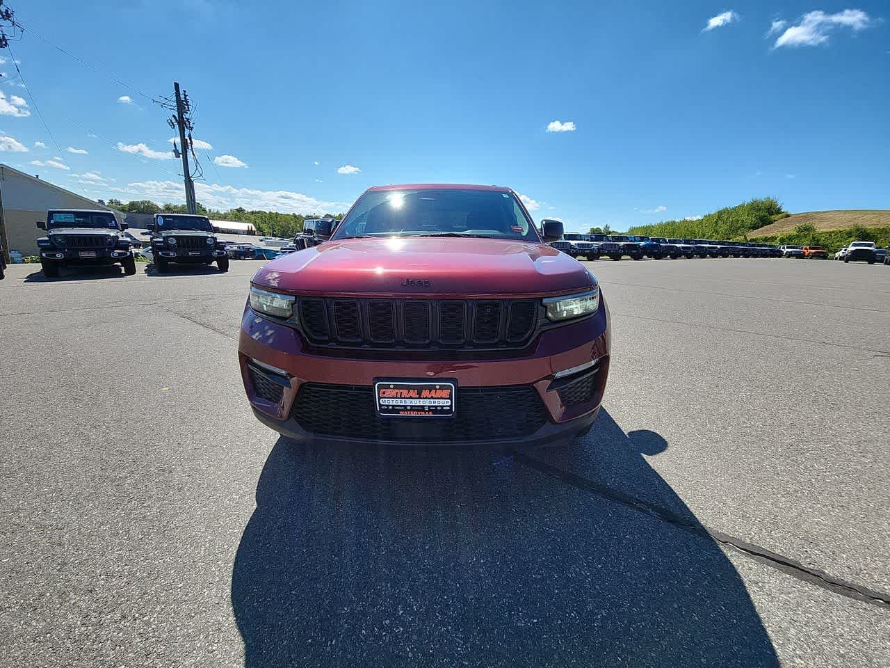 Used 2023 Velvet Red Pearlcoat Jeep Limited image 3