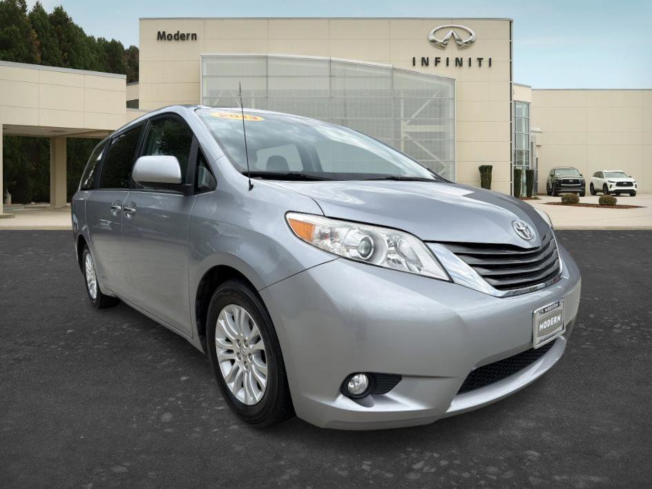 Used 2013 Silver Sky Metallic Toyota XLE image 3