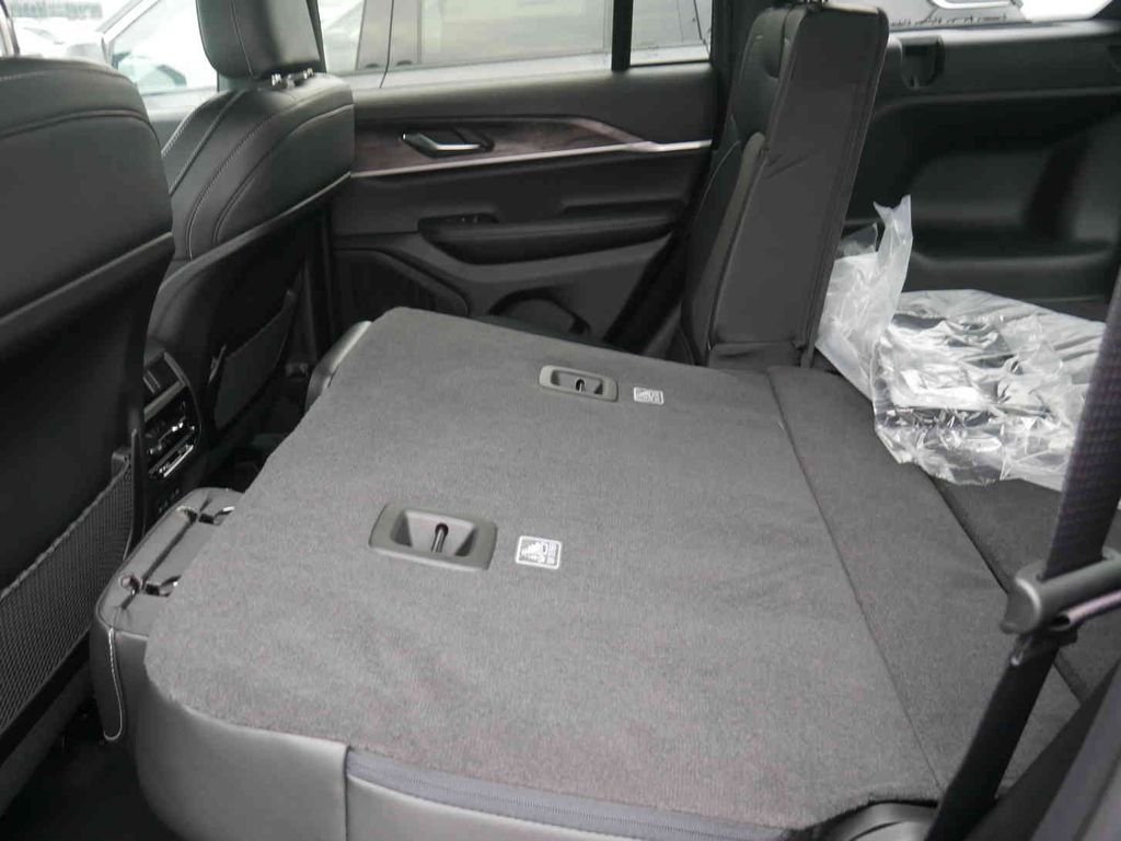 New 2026 Baltic Gray Metallic Clear-Coat Exterior Paint Jeep Laredo image 14