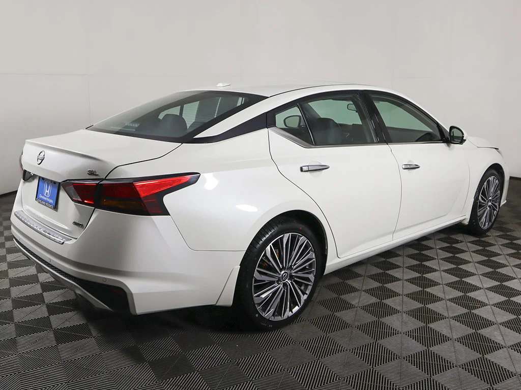 Used 2023 Pearl White Nissan 2.5 SL image 11