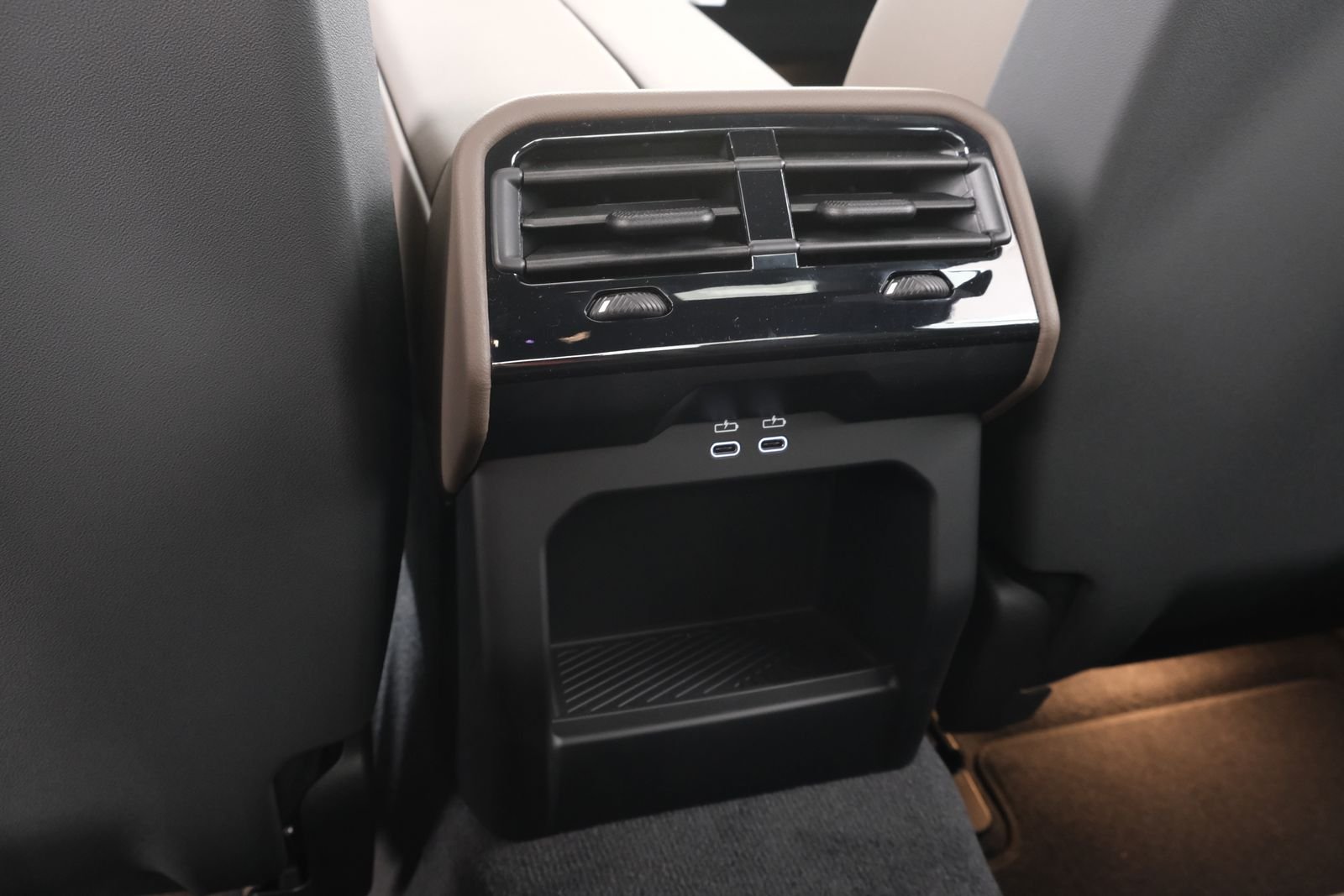 New 2027 Oxide Grey Metallic BMW 530i xDrive image 38