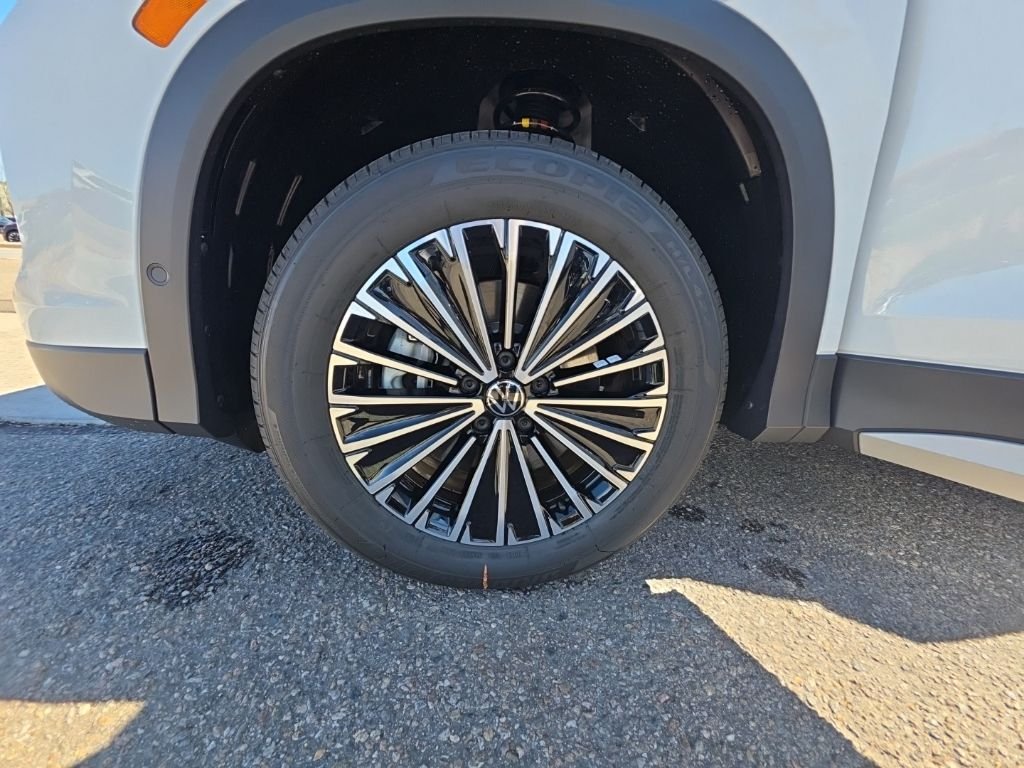 New 2026 Pure White Volkswagen 2.0T S image 25