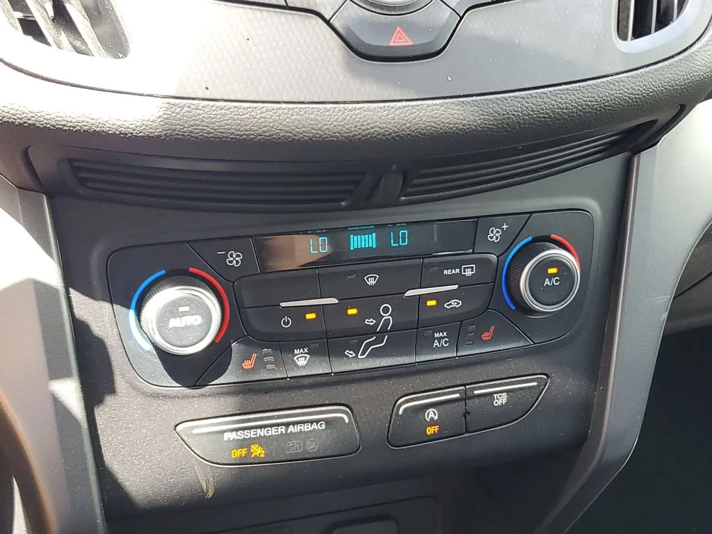 Used 2018 Gray Ford SE image 29