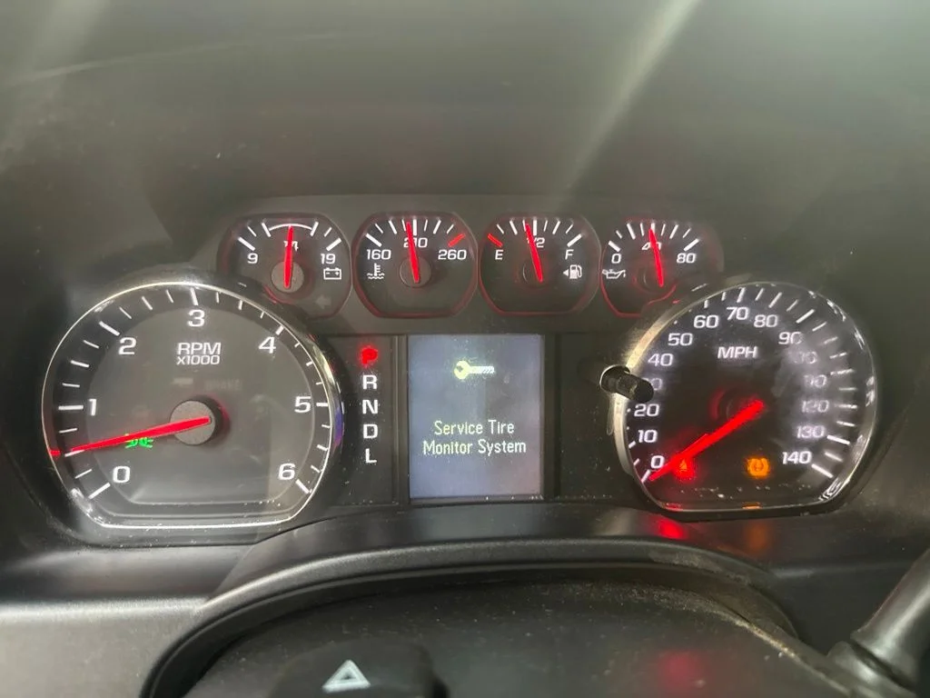 Used 2017 Summit White GMC Base image 23
