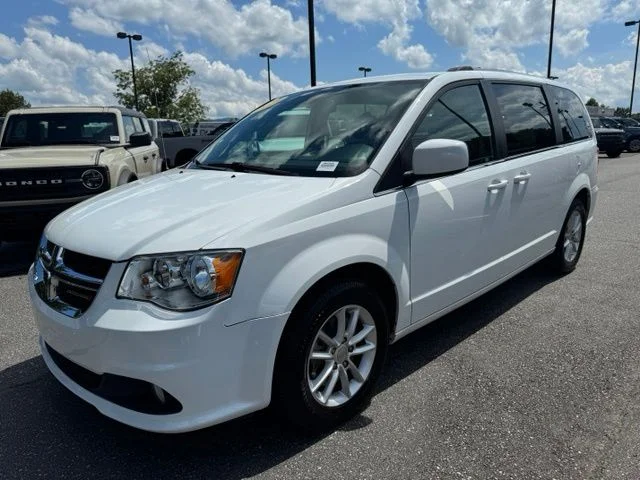 Used 2019 White Dodge SXT image 3
