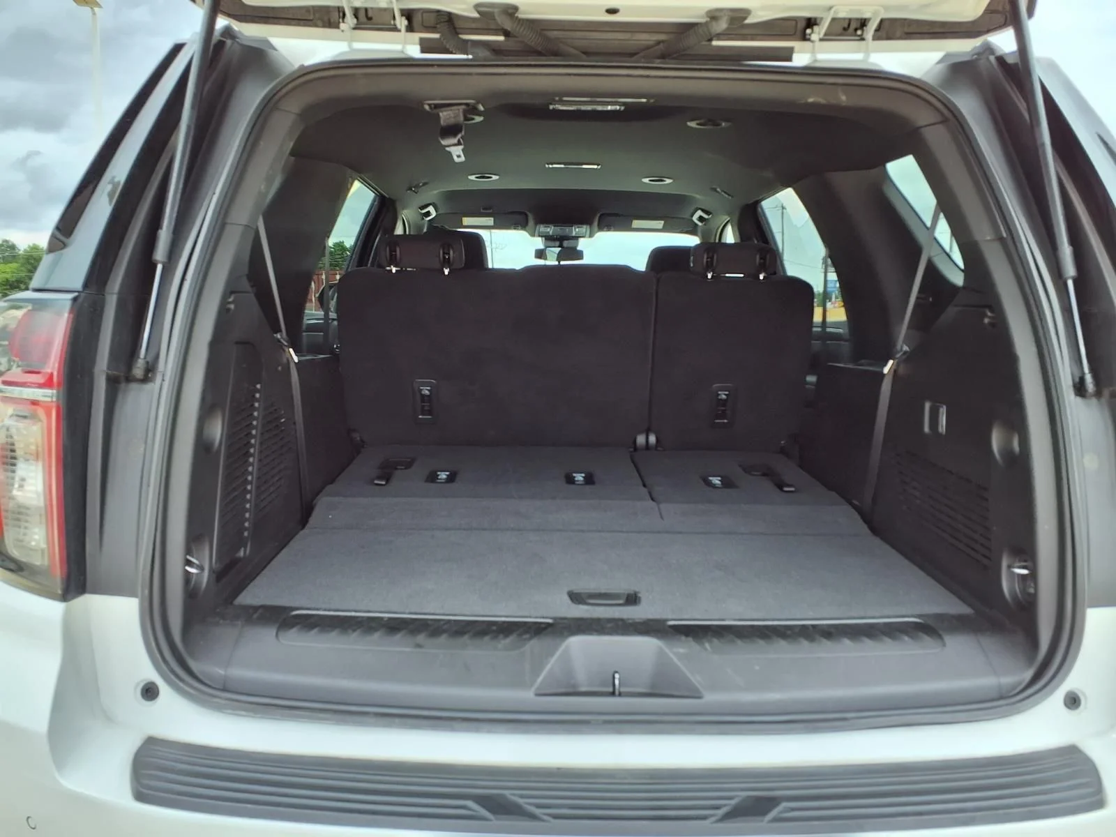 Used 2023 White Chevrolet LS image 8