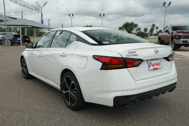 Used 2024 Glacier White Nissan 2.5 SR image 10