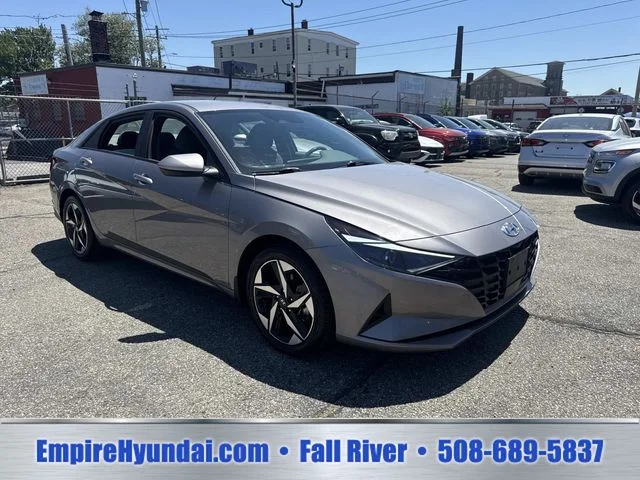 Used 2023  Hyundai SEL image 2