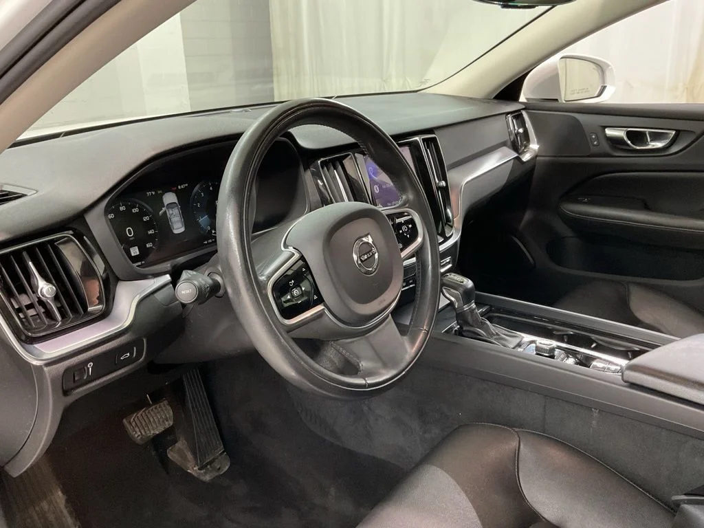 Used 2020 Crystal White Pearl Volvo T5 Momentum image 17