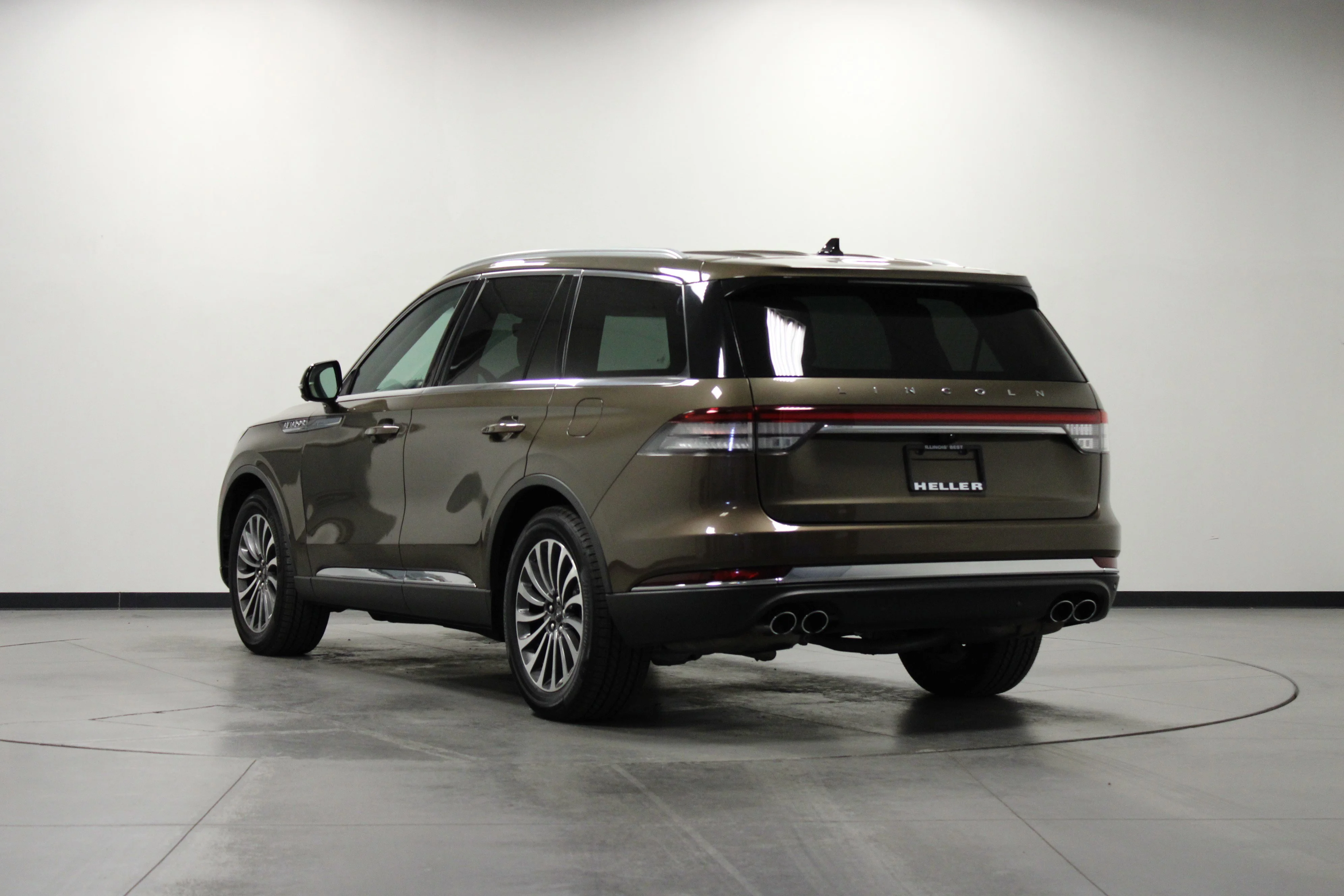 Used 2022 Bronze Smoke Metallic Clearcoat Lincoln Reserve image 6