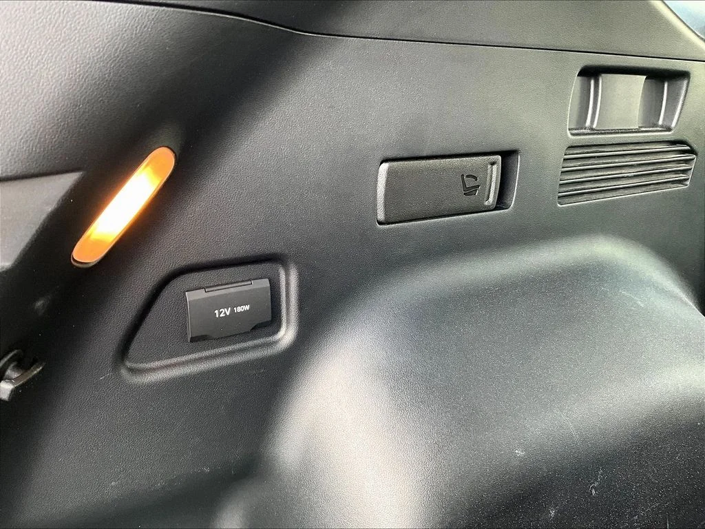 Used 2022 Silver Hyundai SEL image 15