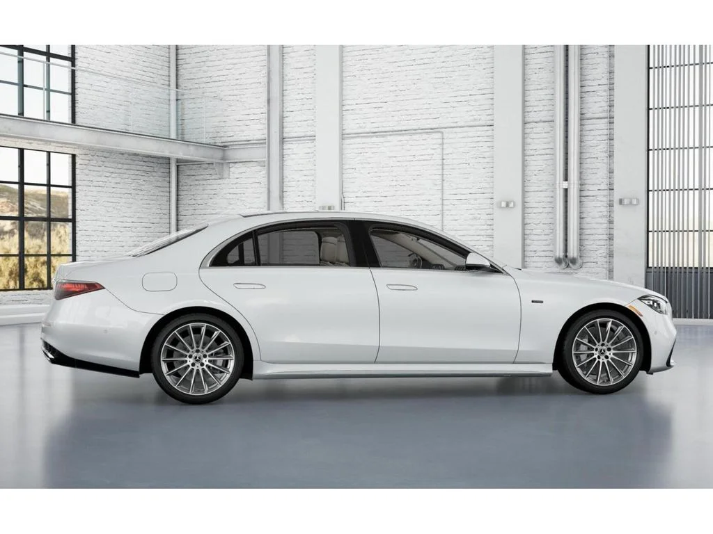 Used 2025 White Mercedes-Benz S 580e image 17