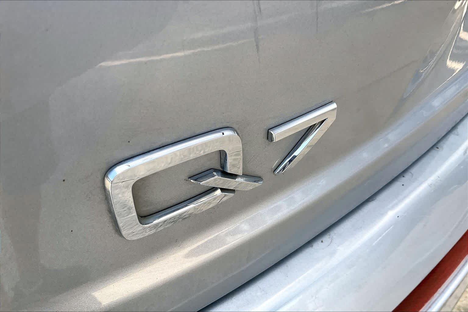 Used 2018 Florett Silver Metallic Audi Premium Plus image 31