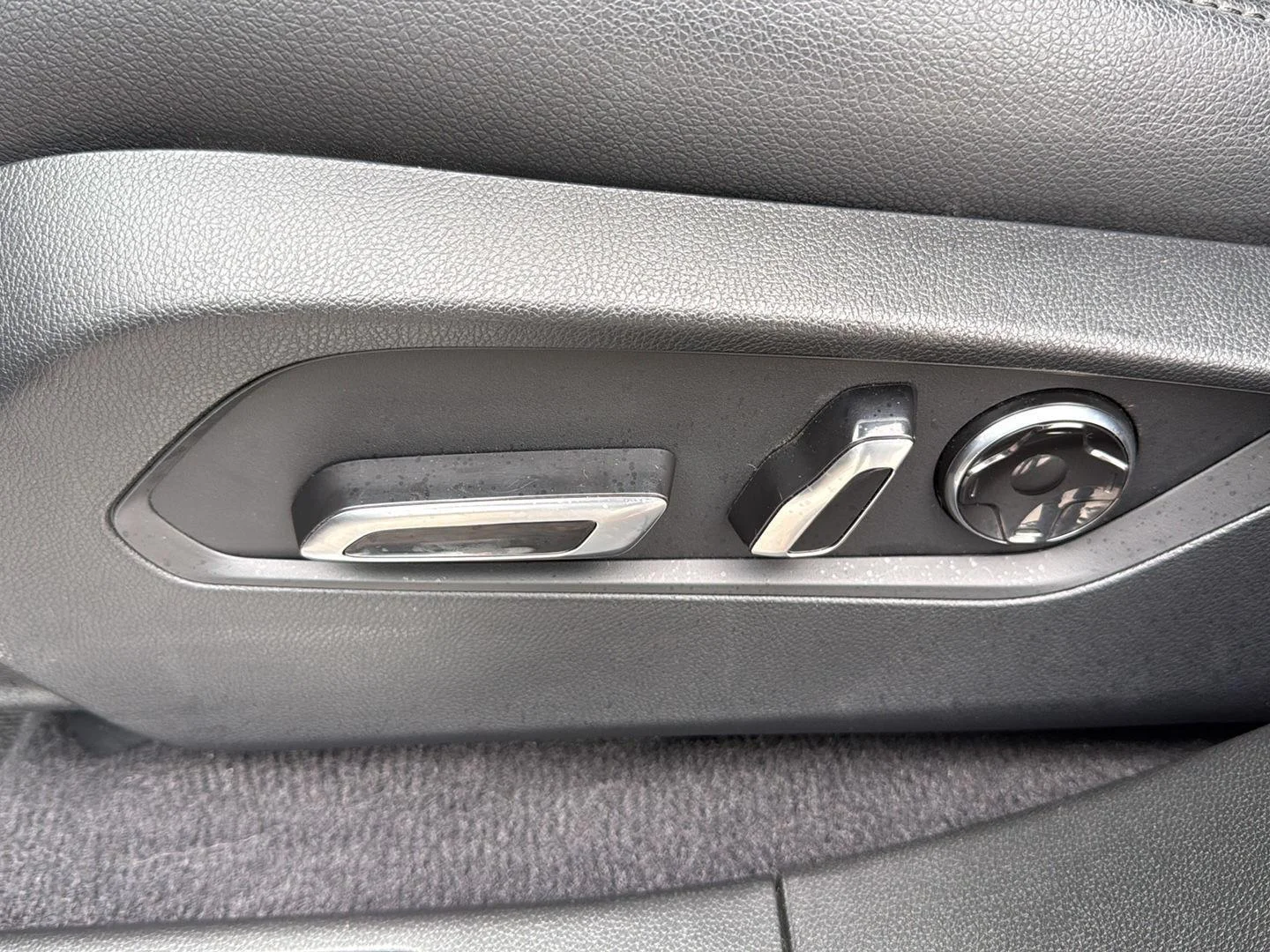 Used 2023 Liquid Carbon Metallic Acura SH-AWD image 10