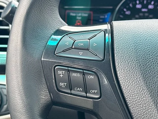 Used 2019 Oxford White Ford XLT image 9