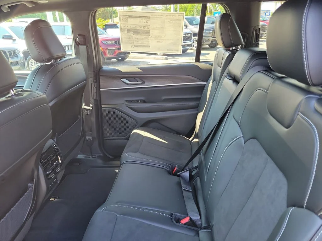 New 2026 Baltic Gray Metallic Clearcoat Jeep Altitude image 25