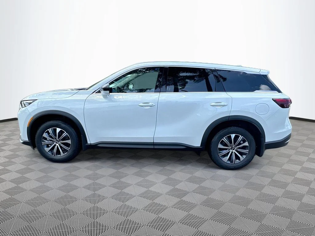 New 2027 RADIANT WHITE INFINITI Pure FWD image 8
