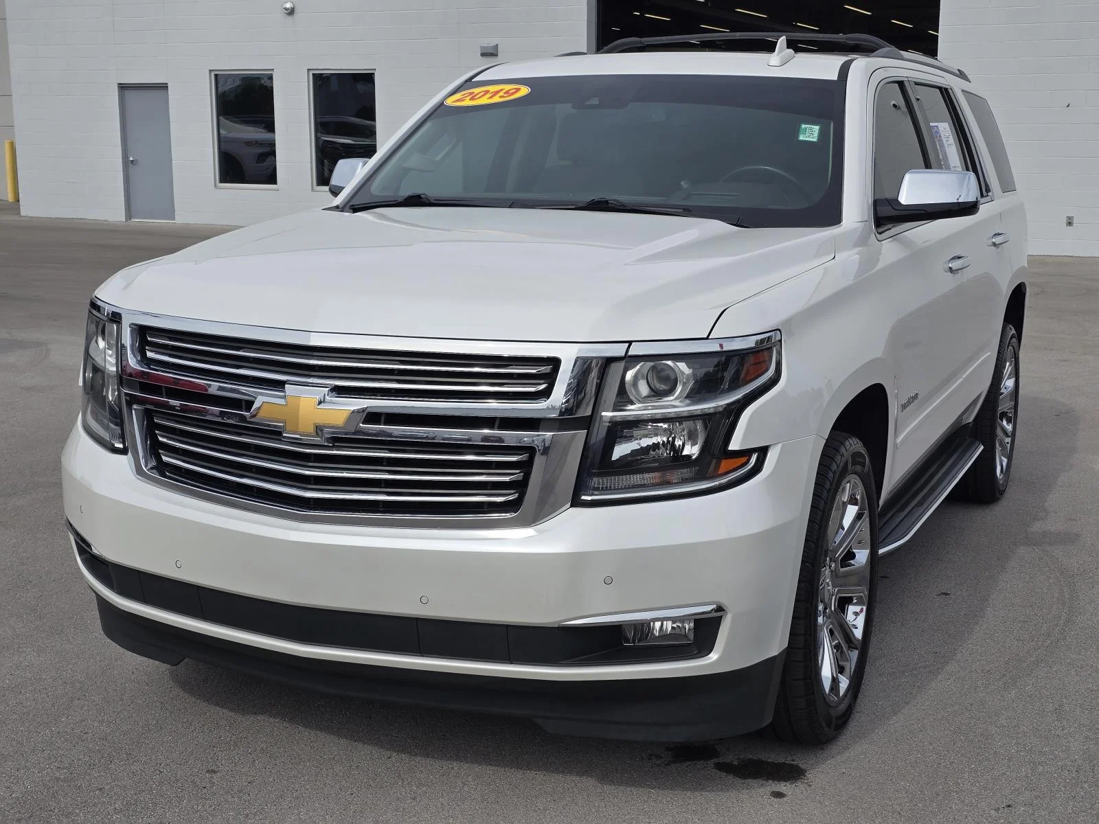 Used 2019 Iridescent Pearl Tricoat Chevrolet Premier image 3