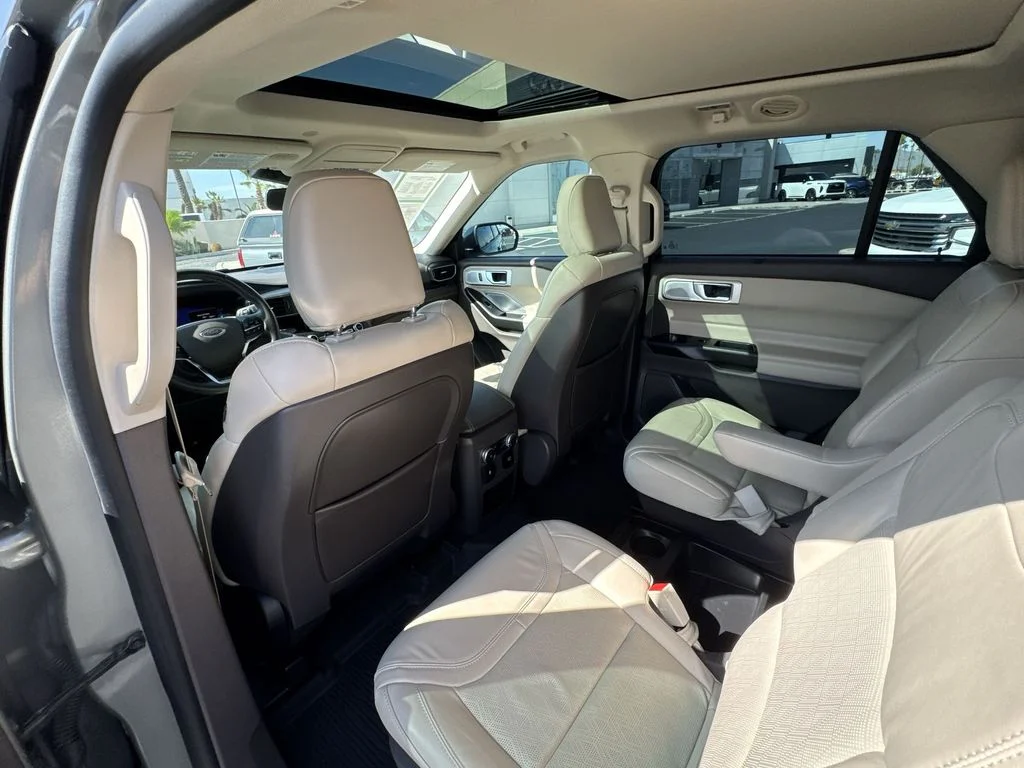 Used 2020 Green Ford Platinum image 22