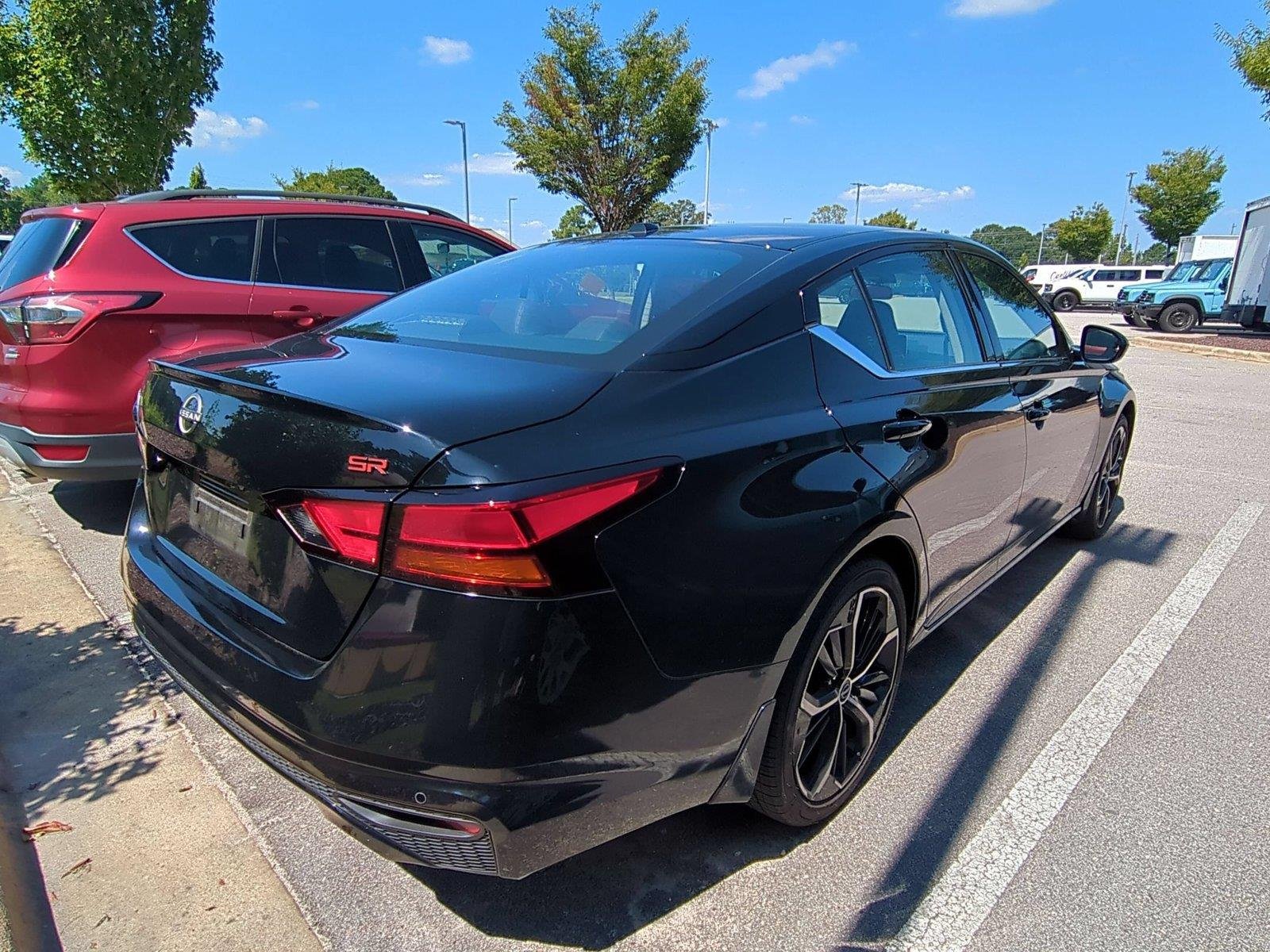 Used 2025 Super Black Nissan SR image 4
