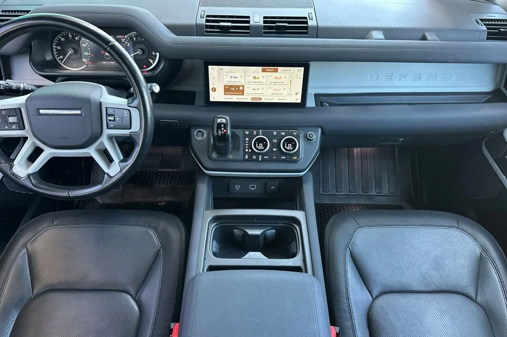Used 2023 Brown Land Rover X-Dynamic SE image 15