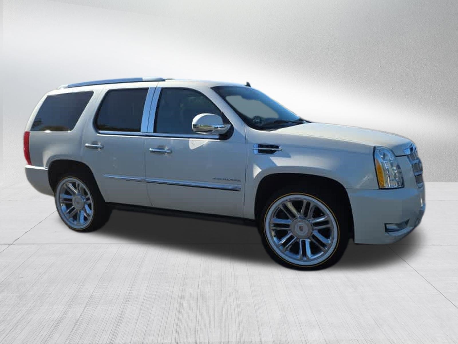 Used 2013 Cadillac Escalade Platinum Edition with VIN 1GYS4DEF8DR322687 for sale in Vadnais Heights, Minnesota