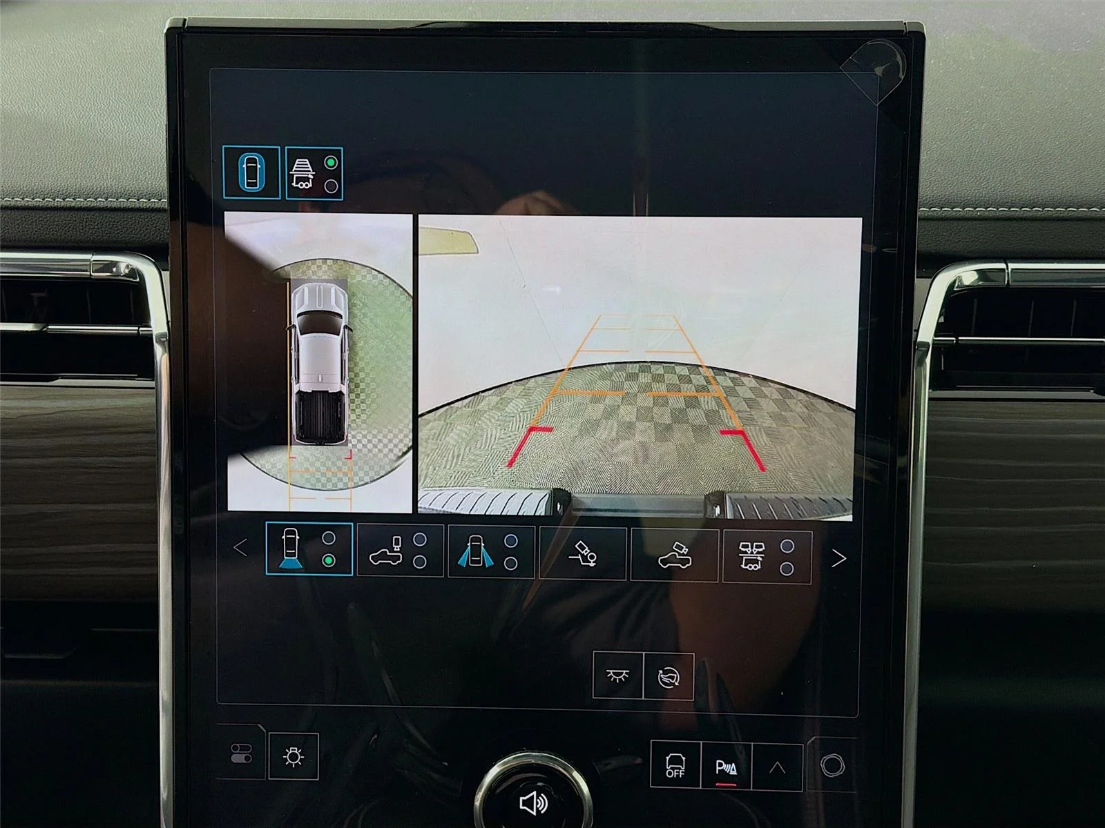 2025 GMC Sierra EV Denali - Photo 17