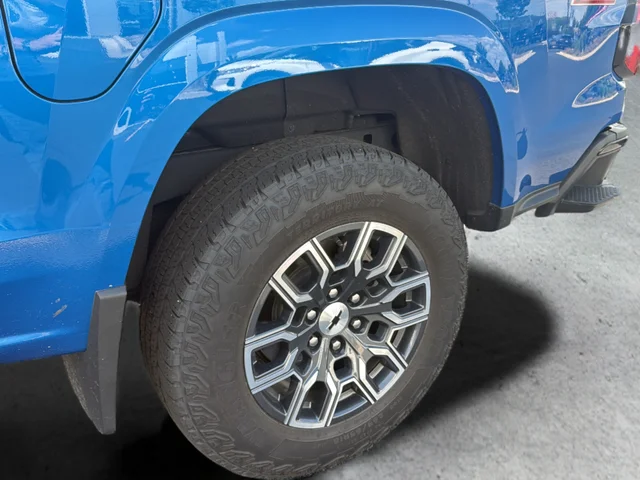 Used 2023 Blue Chevrolet Z71 image 31