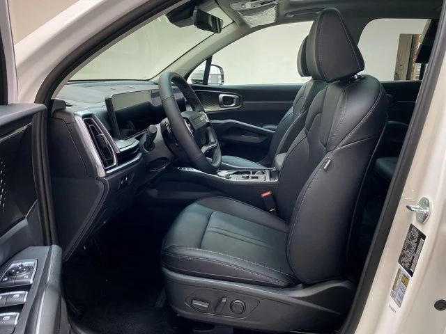 New 2026 Snow White Pearl Kia EX image 16