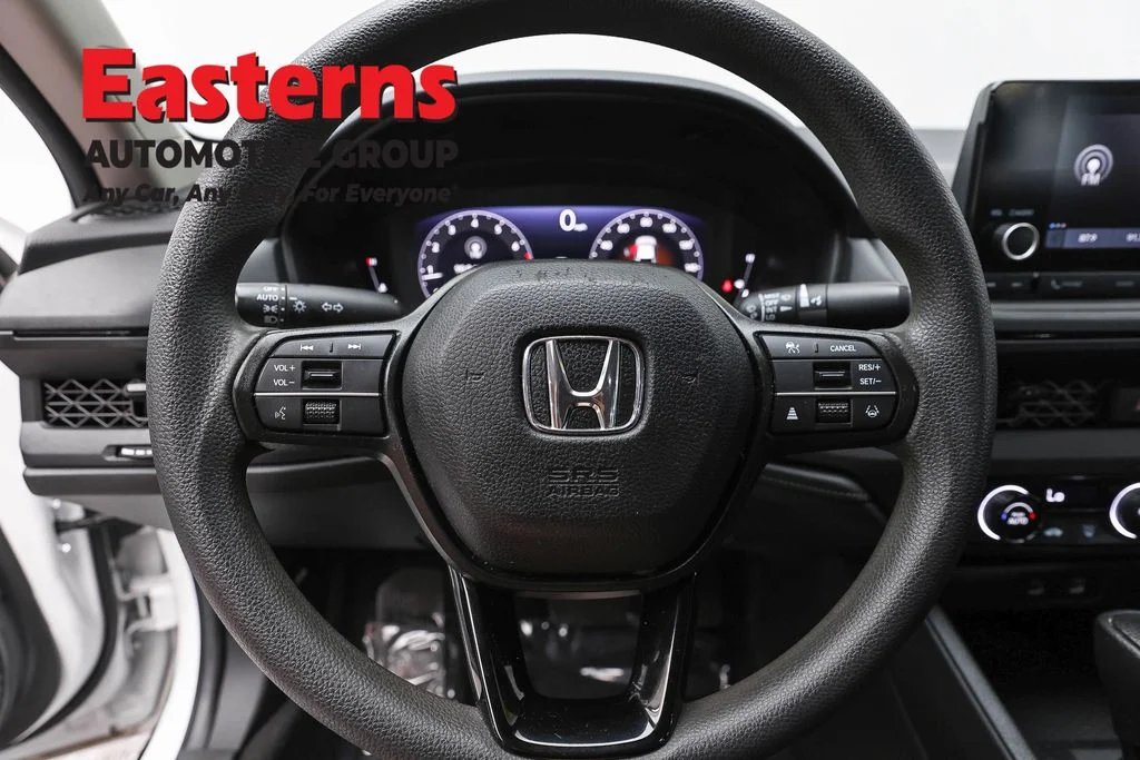 Used 2023 White Honda LX image 10