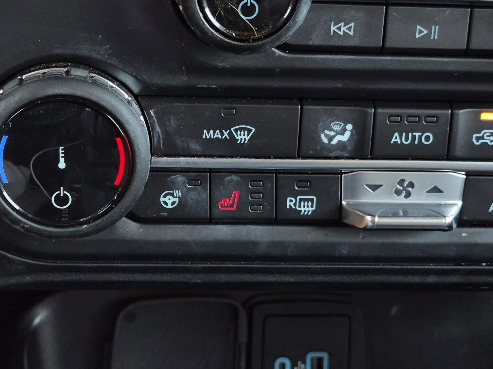 Used 2022 Velocity Blue Metallic Ford Wildtrak image 33